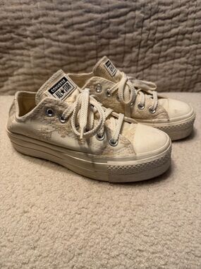 Converse Women's Chuck Taylor All Star Lift Ox Embroidery- size 5